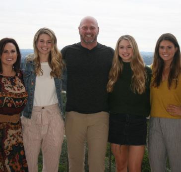 Cassandra Dilfer with her husband Trent Dilfer and daughters